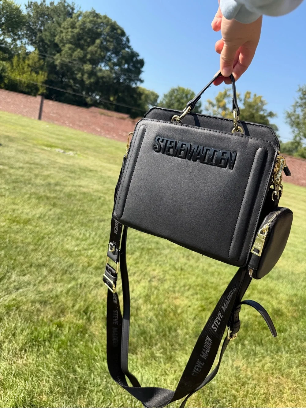 Steve Madden compact structured